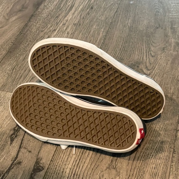 Vans - Picture 3 of 3